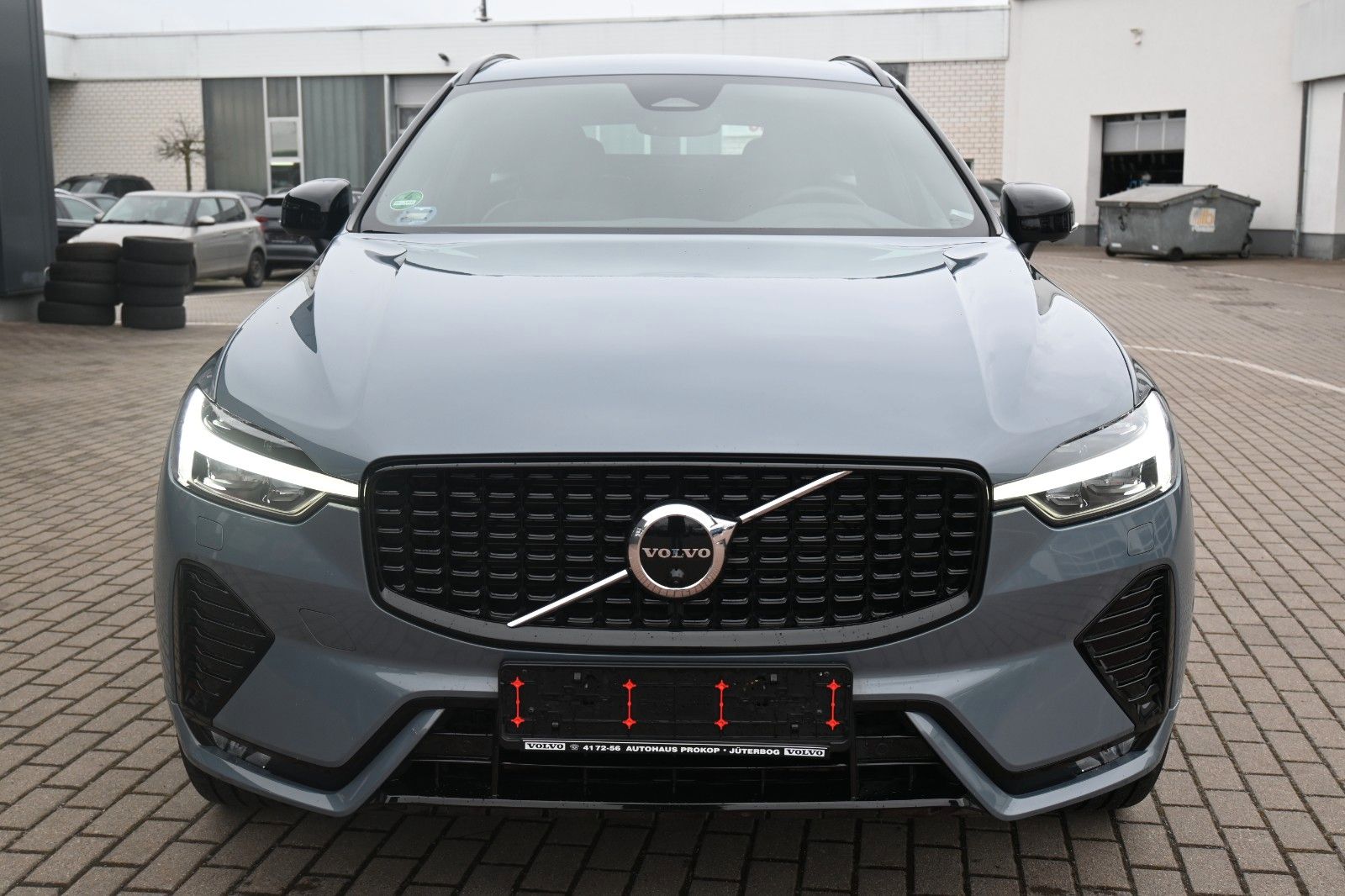 Fahrzeugabbildung Volvo XC60 B4 D AWD Plus Dark*STDHZG*360°*BLIS*ACC*AHK