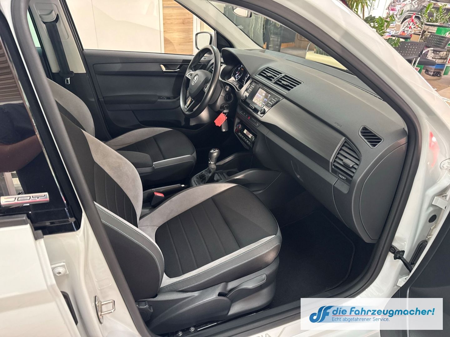 Fahrzeugabbildung SKODA Fabia Joy 1.0 MPI Sperrdiff. Klimaautom DAB SHZ