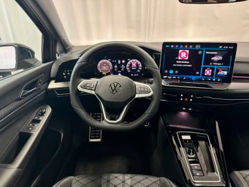 Volkswagen Golf VIII Variant 1.5 eTSI R-Line AHK*Pano*LED