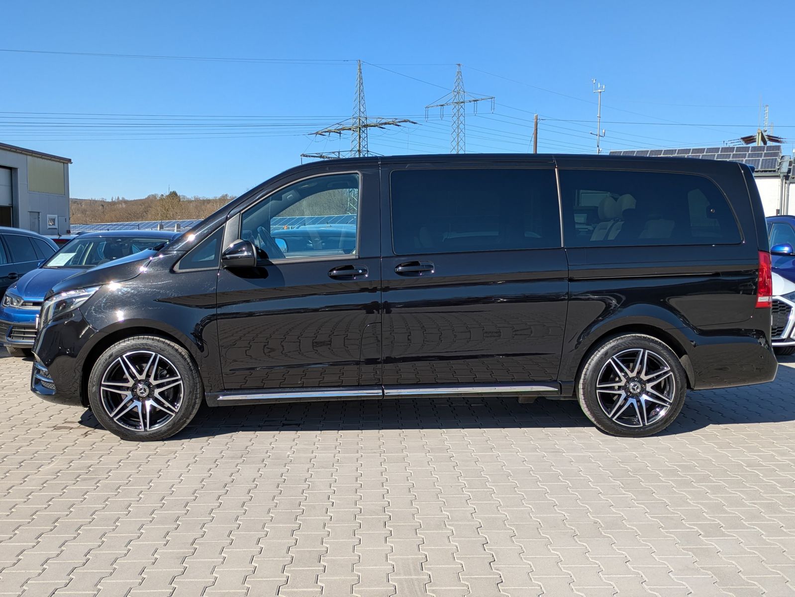 Fahrzeugabbildung Mercedes-Benz V 300 d 4MATIC AMG lang PANO*LED*LEDER*DISTR.