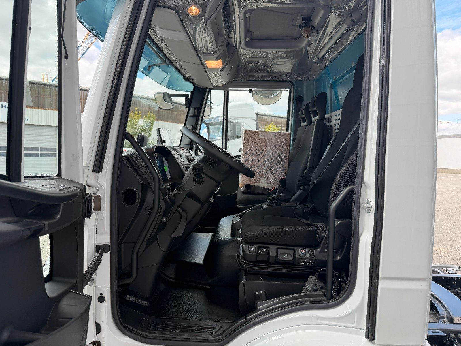 Fahrzeugabbildung Iveco Eurocargo ML80E21/P AHK Klima 3 Sitze Spoiler