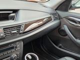 BMW X1 sDrive18i xLine 8 fach bereift - BMW: Orange