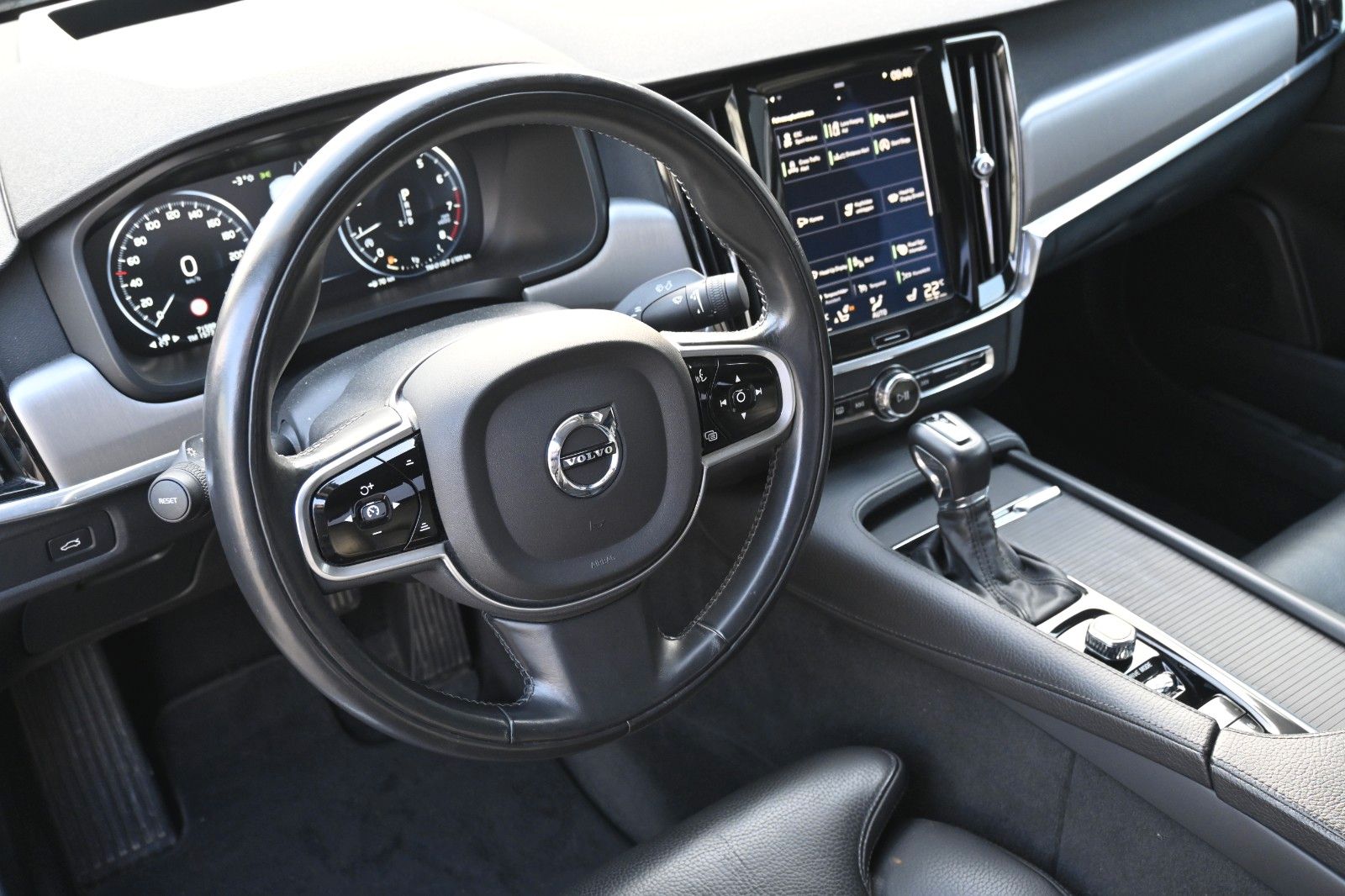 Fahrzeugabbildung Volvo S 90 T5 Lim*Mom*LED*Navi*STHZ*Miete*MIETKAUF