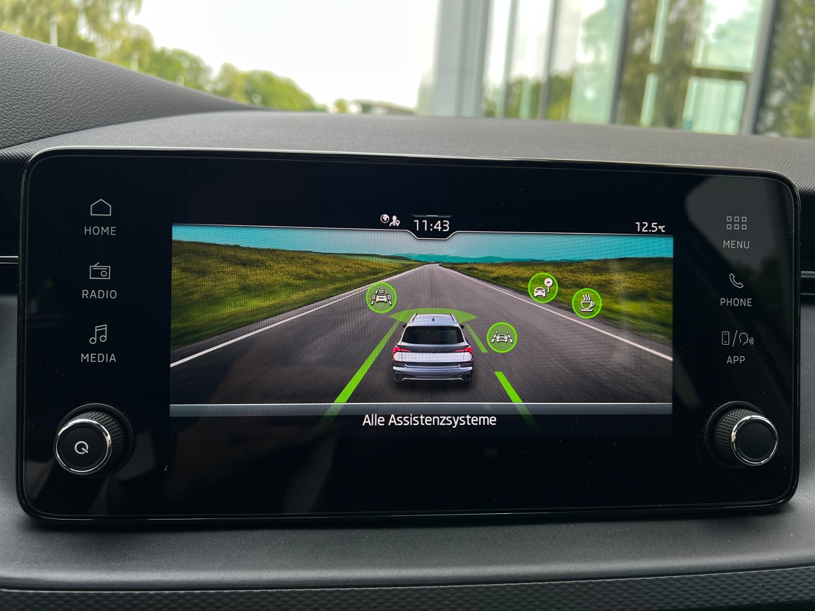 Fahrzeugabbildung SKODA Kamiq Essence 1.0 TSI DSG *Vorb. AHK, LED, Sitzh