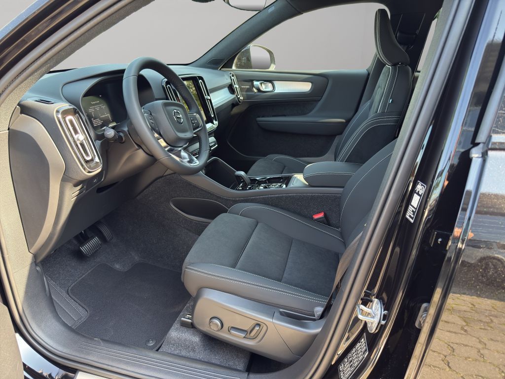 Fahrzeugabbildung Volvo XC40 B4 B DKG Ultra Black Edition+SOFORT