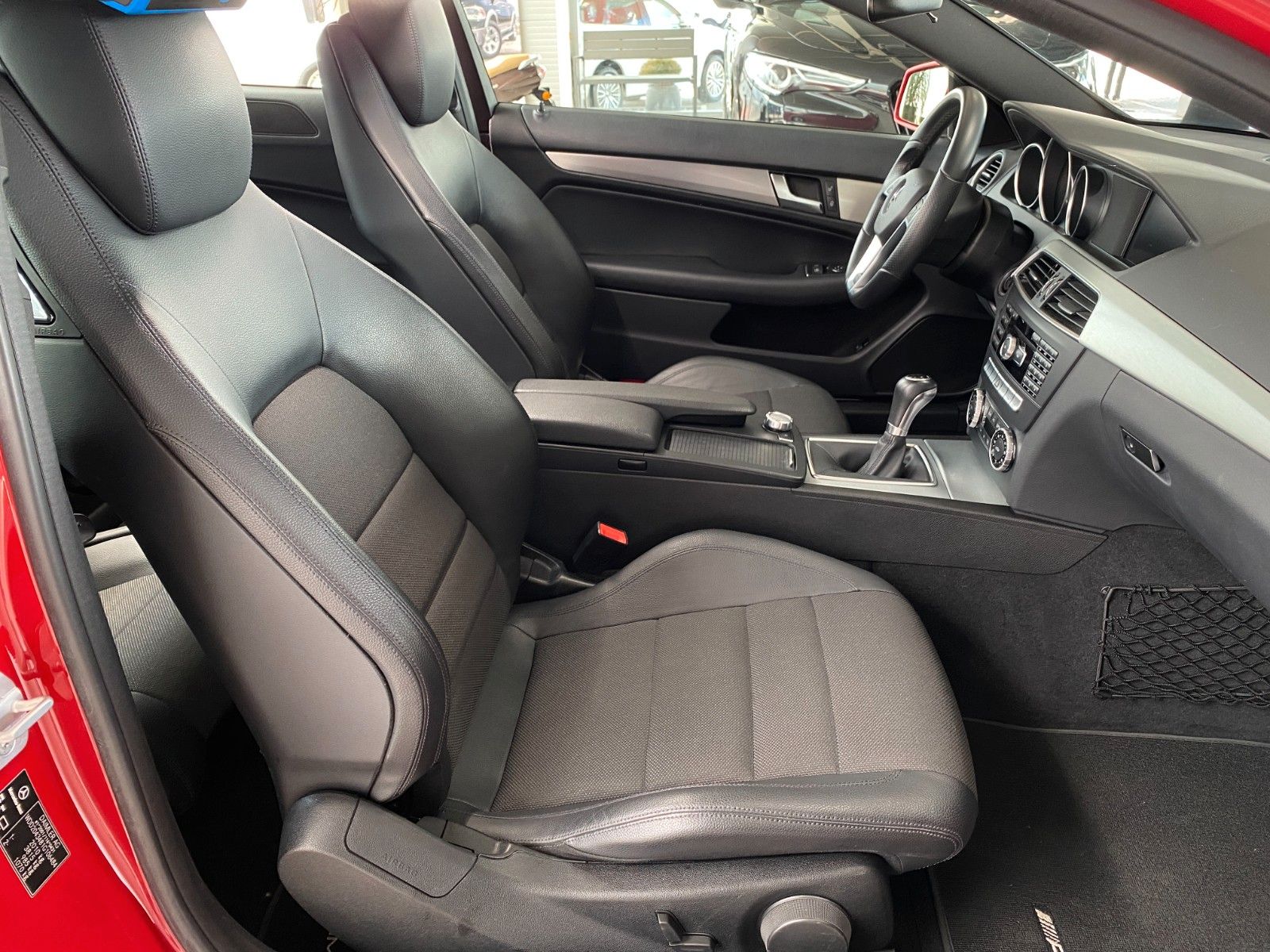 Fahrzeugabbildung Mercedes-Benz C 200 CGI Coupe "Navi Bi-Xenon AMG-Sportpaket "
