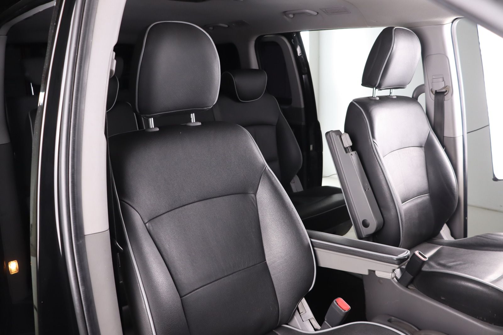 Fahrzeugabbildung Hyundai H-1 * Standhzg. * Leder 8 Sitze * Travel