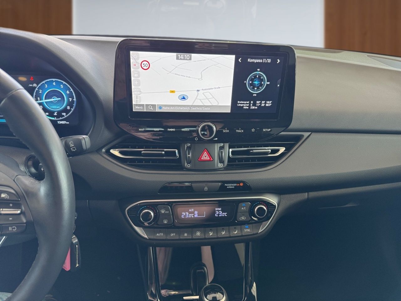 Fahrzeugabbildung Hyundai i30 ADVANTAGE AUT Fernlichtass. Kam. KlimaA LED