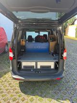 Ford Transit Courier mit Werkstattausbau - Ford Transit mit Benzin-Antrieb: Kombi