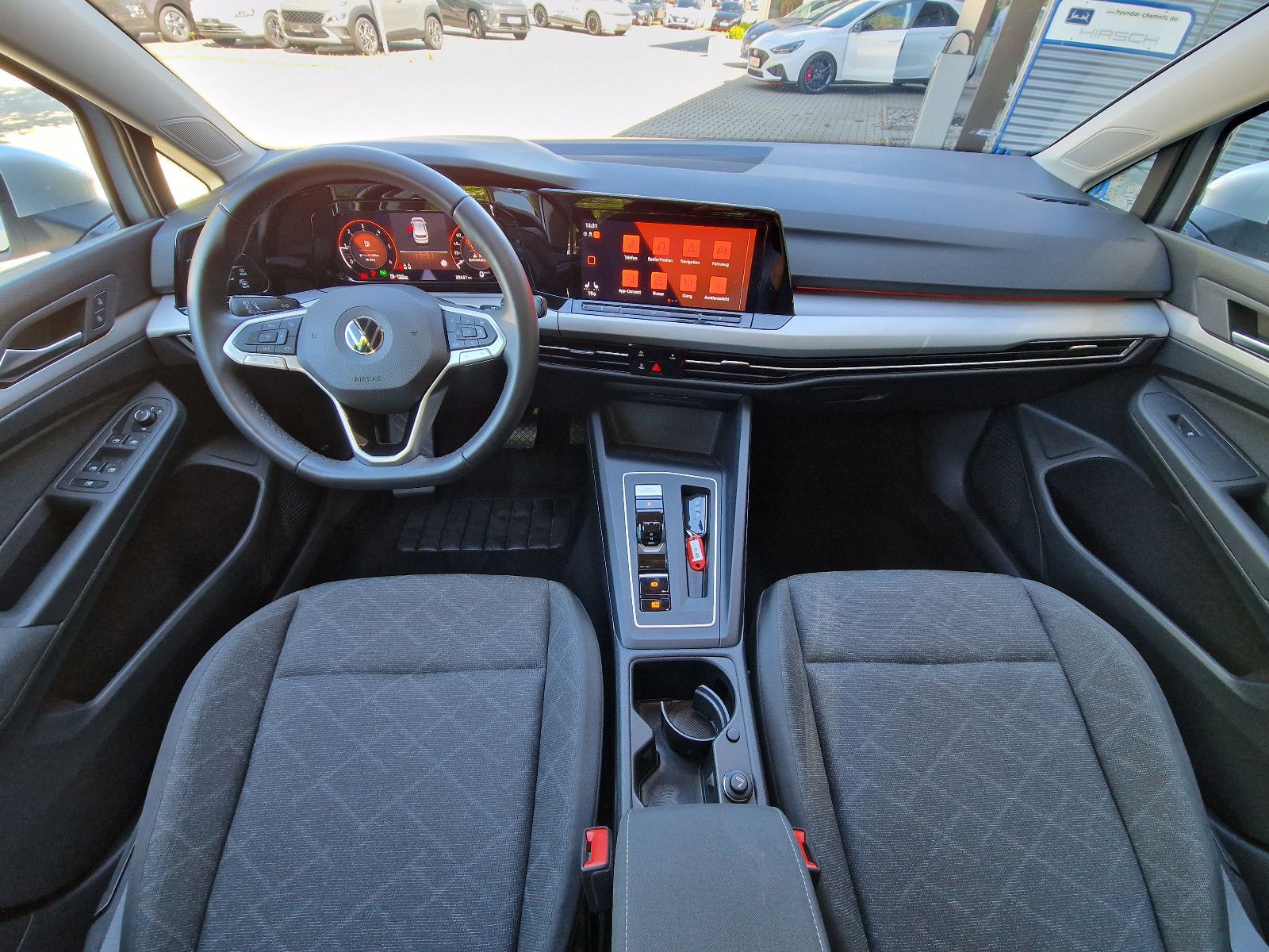 Fahrzeugabbildung Volkswagen Golf VIII 2.0 TDI 7-DSG Life LED NAVI