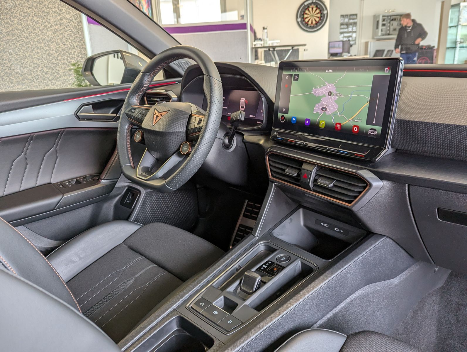 Fahrzeugabbildung CUPRA Leon 2.0 TSI VZ 4Drive Vision+ Matrix Pano ACC