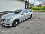 Mercedes-Benz E 250 T BlueEFFICIENCY AVANTGARDE AVANTGARDE - Mercedes-Benz Kombi aus dem Jahr 2011