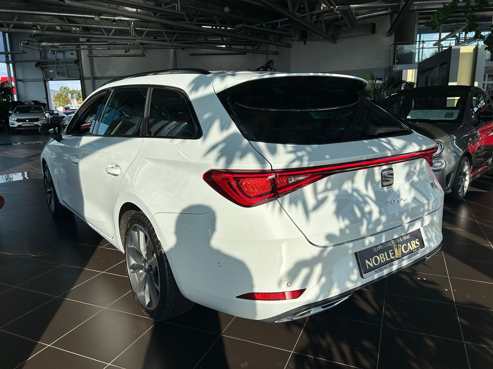 Fahrzeugabbildung SEAT Leon Sportstourer FR e-Hybrid LED NAVI ALU