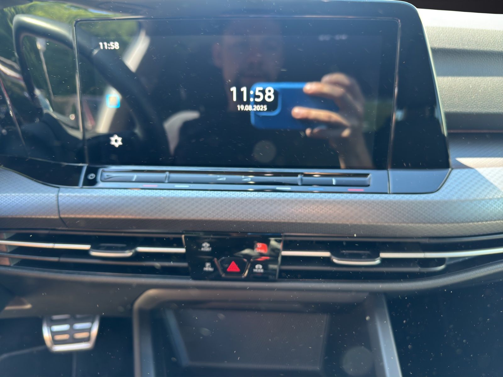 Fahrzeugabbildung Volkswagen Golf VIII Active TDI DSG LED ACC SHZ PDC NAVI AM
