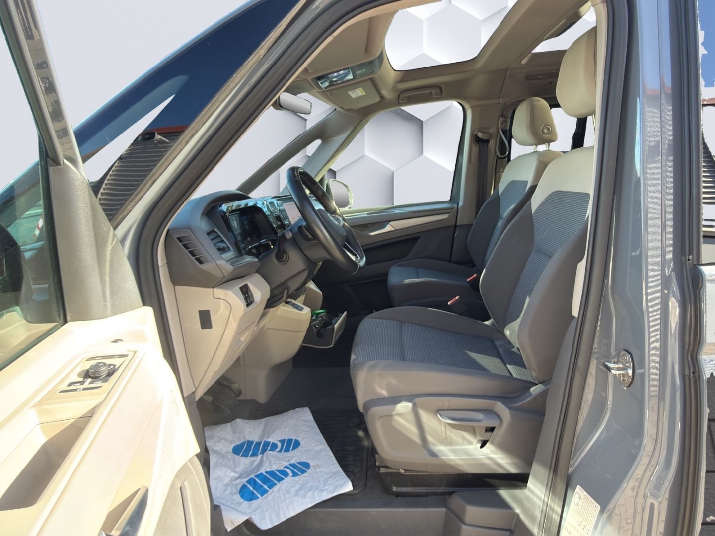 T7 Multivan Basis 2.0 TDI 110kW MatrixLED PanoDa