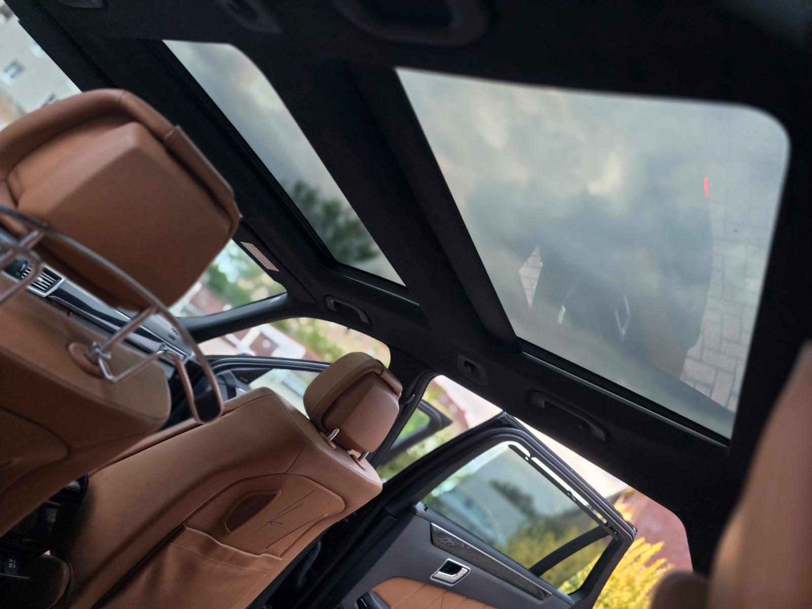 Mercedes-Benz E300 2010 — photo 11
