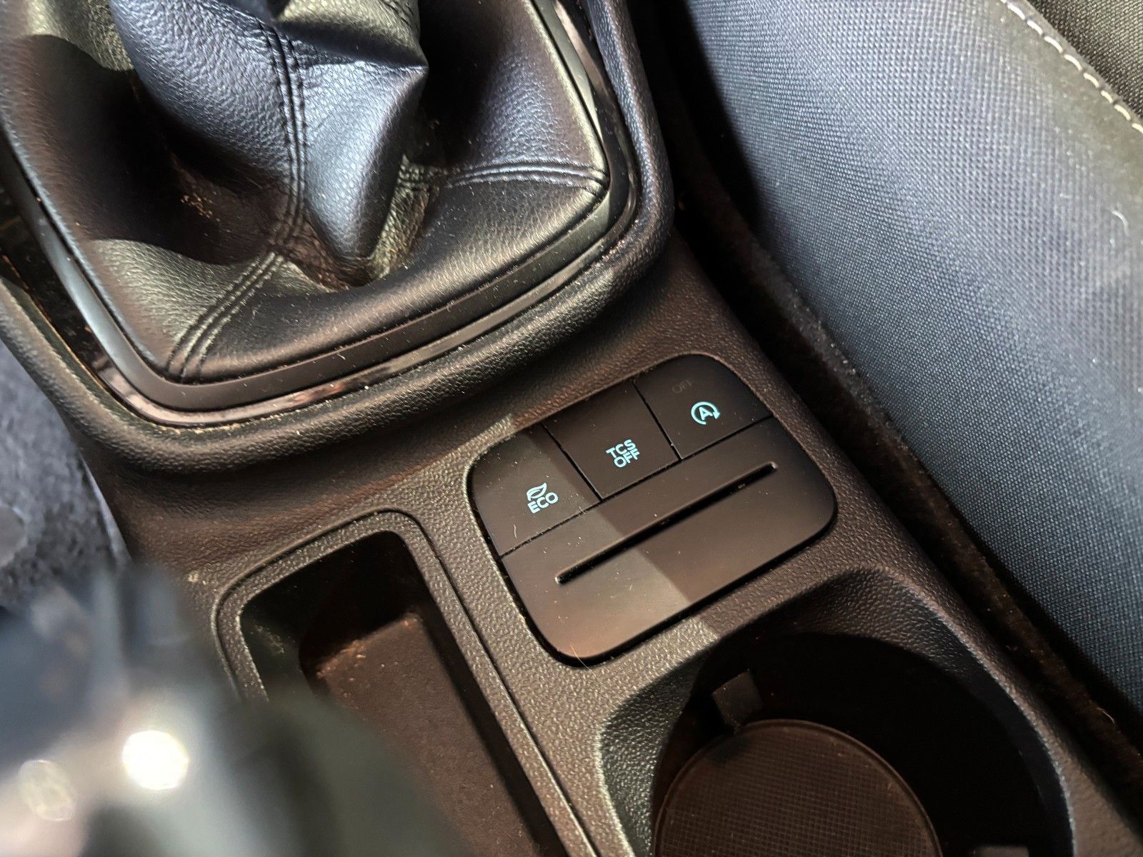 Fahrzeugabbildung Ford Fiesta Cool & Connect /Easy-Driver-Paket/TÜV NEU