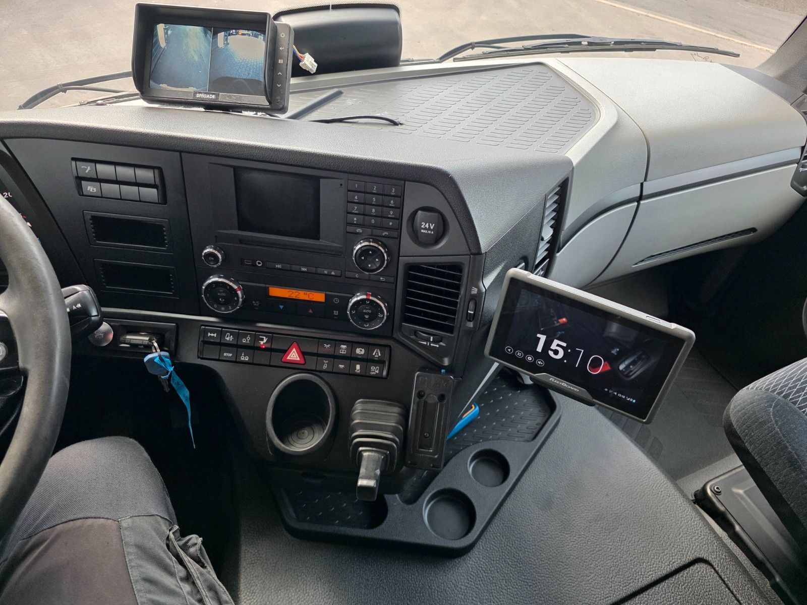 Fahrzeugabbildung Mercedes-Benz Actros 2545 L 6x2 LBW Bär Retarder Xenon AHK