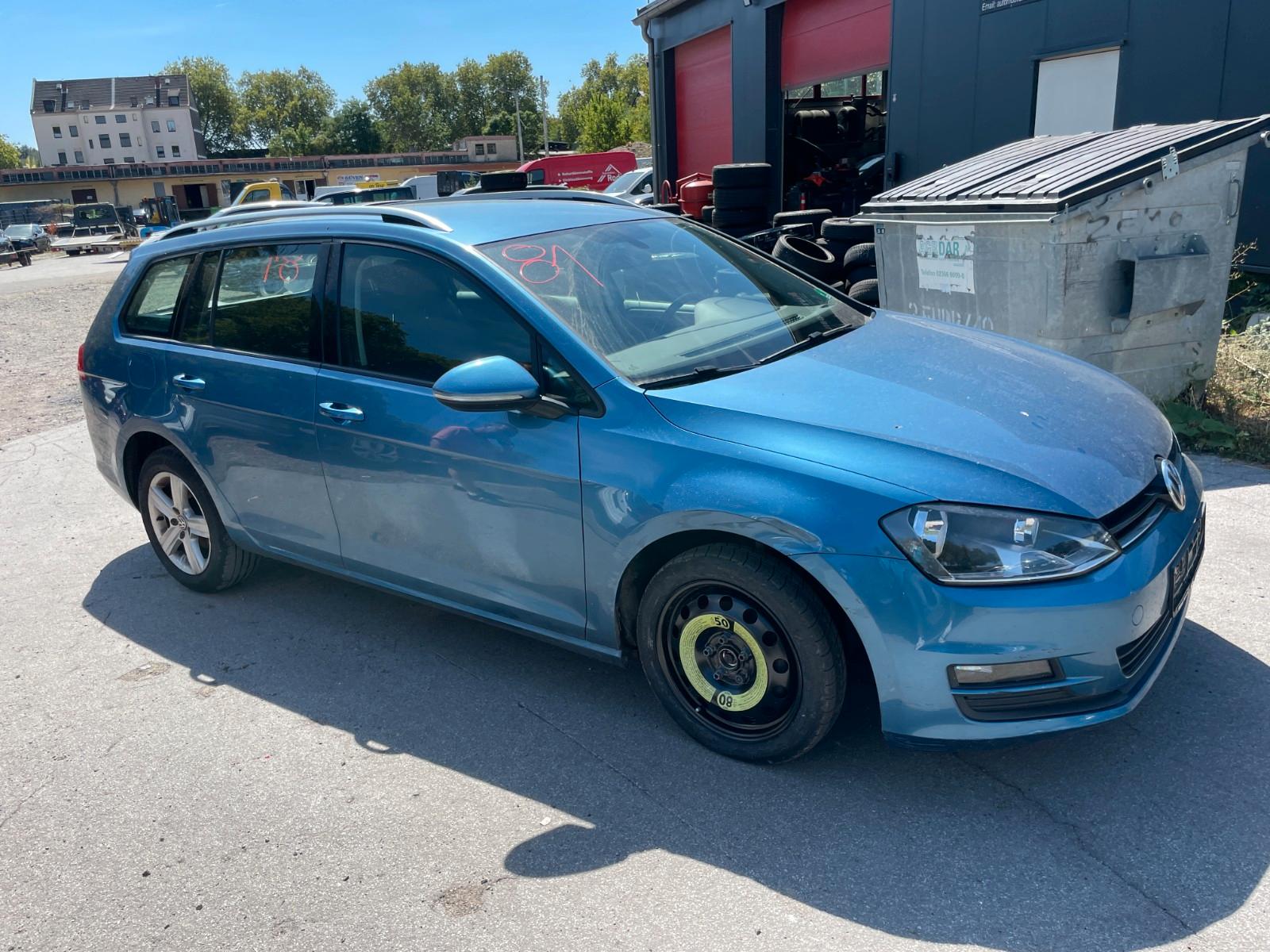 Volkswagen Golf 2015 — rear view