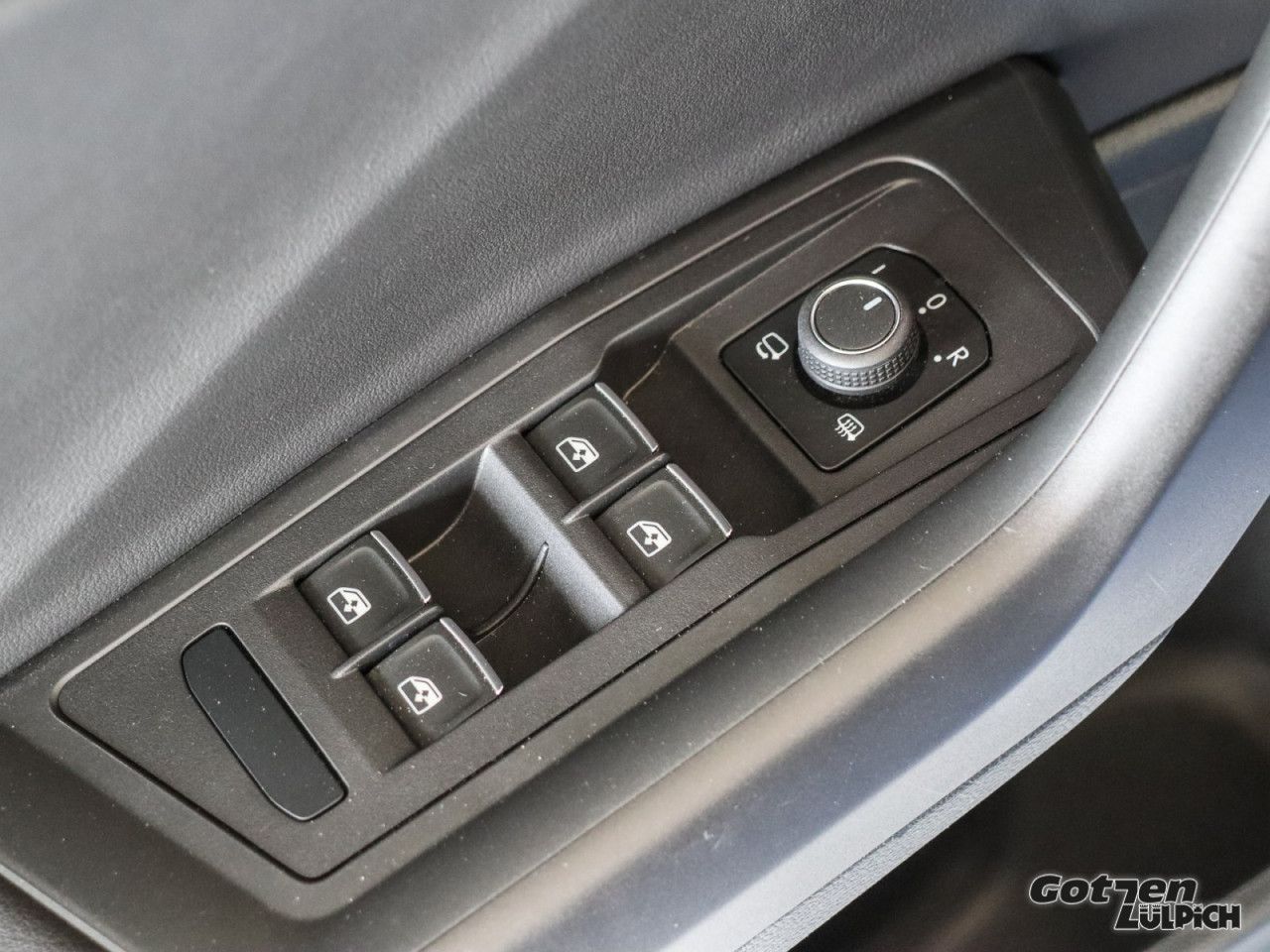 Fahrzeugabbildung Volkswagen T-Roc Cabriolet Style 1.5 TSI Navi Leder LED