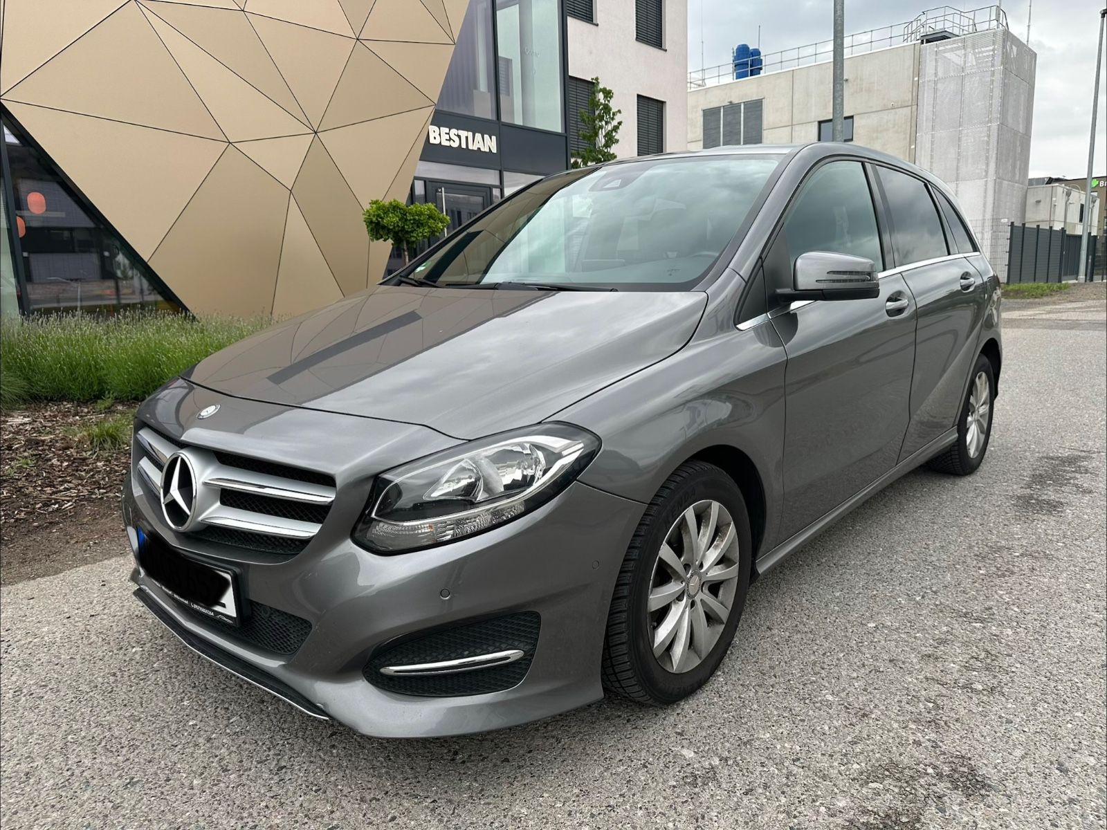MERCEDES-BENZ B 200