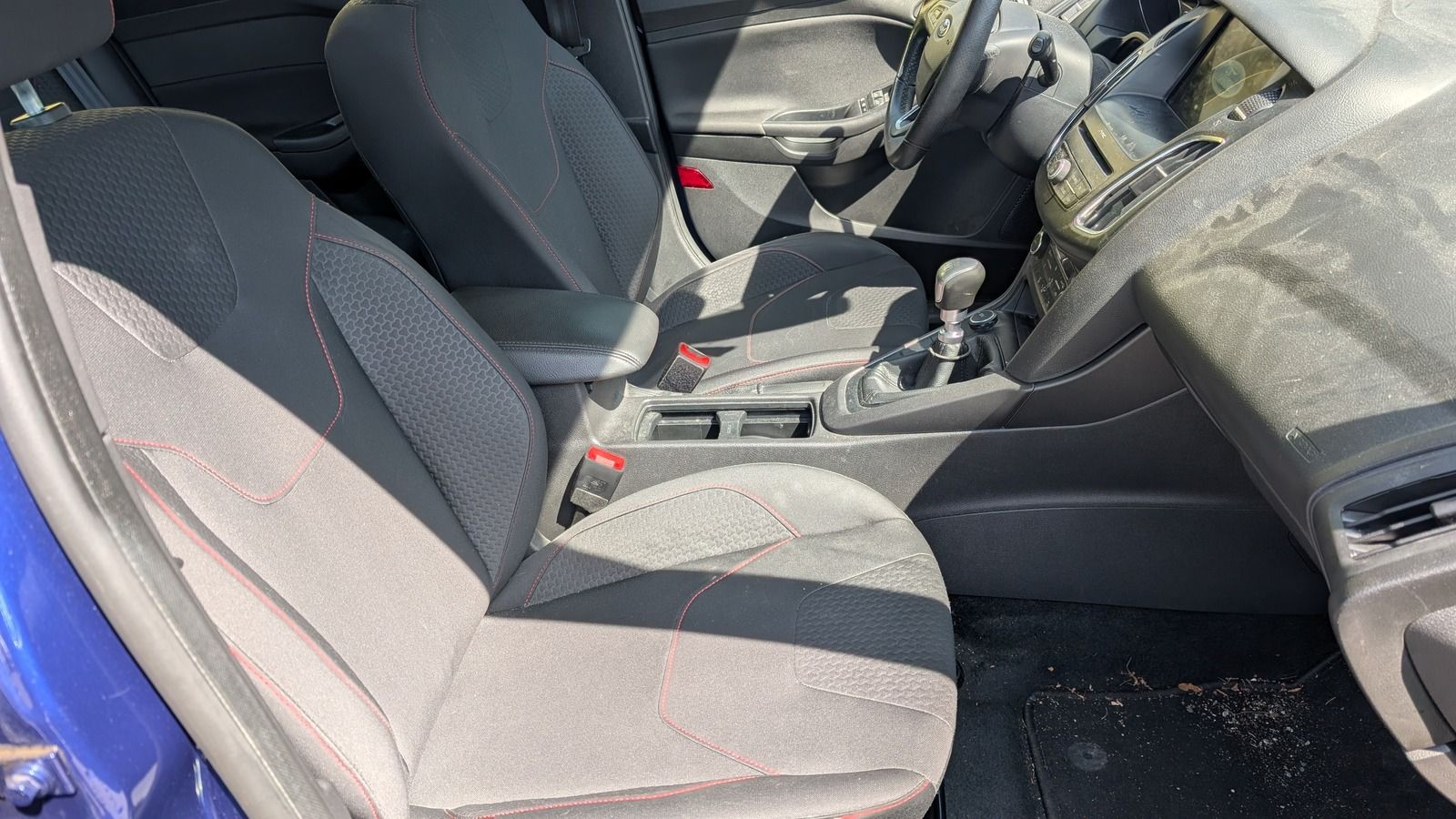 Fahrzeugabbildung Ford Focus Turnier 1.0 eco Boost * beh. FS * SHZ * PD