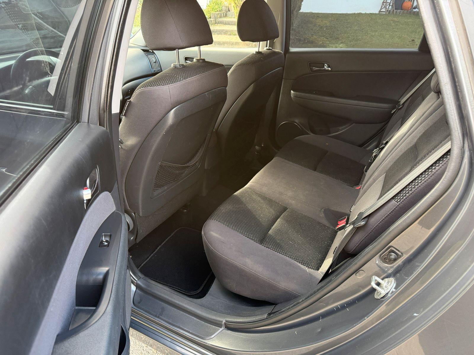 Hyundai i30 2011 — photo 11