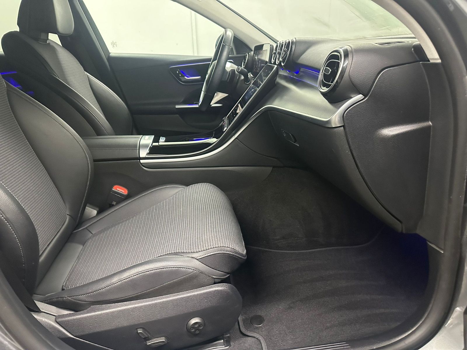 Fahrzeugabbildung Mercedes-Benz C 300 e T Autom.*LED*KAMERA*DISTRO*AMBILIGHT