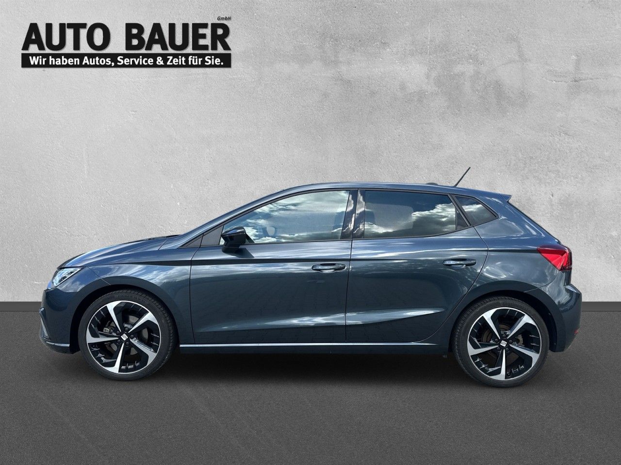 Fahrzeugabbildung SEAT Ibiza FR 1.0 TSI 81 kW (110 PS) 7-Gang-D - mit KI generiert/bearbeitet