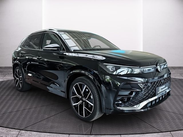 Fahrzeugabbildung Volkswagen Tiguan 1.5 eTSI DSG R-Line STANDHZG HD-MATRIX-LE