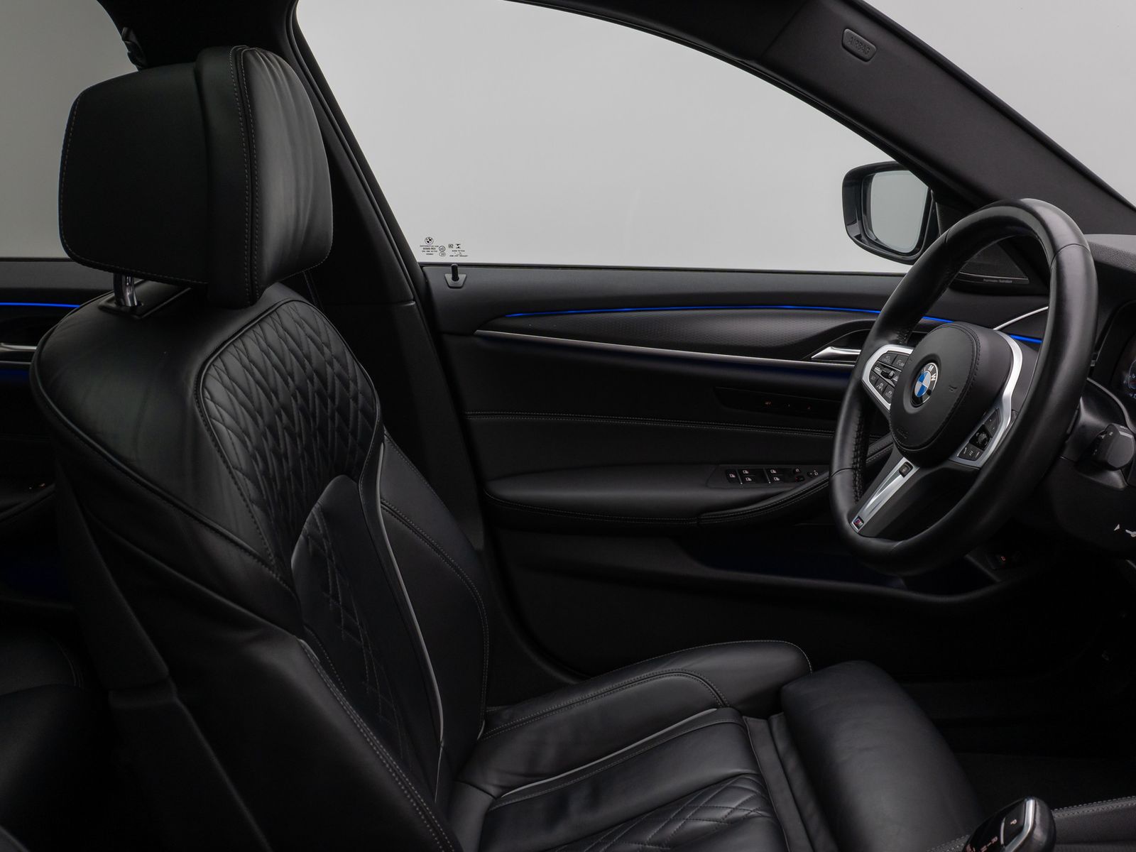 Fahrzeugabbildung BMW M550i xD Laser SoftClos 360°HUD DAB H/K DisplKey