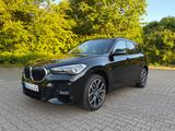 BMW X1 sDrive20i - Modell M Sport  - BMW X1 mit Benzin-Antrieb: Schwarz, Ambiente-Beleuchtung