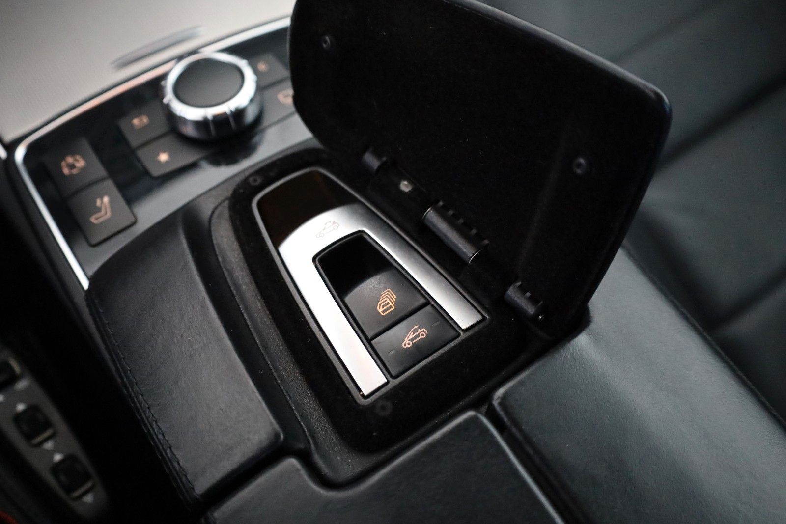 Fahrzeugabbildung Mercedes-Benz E400 Cabrio AMG Line Leder,Navi,LED,H/K,Airscarf