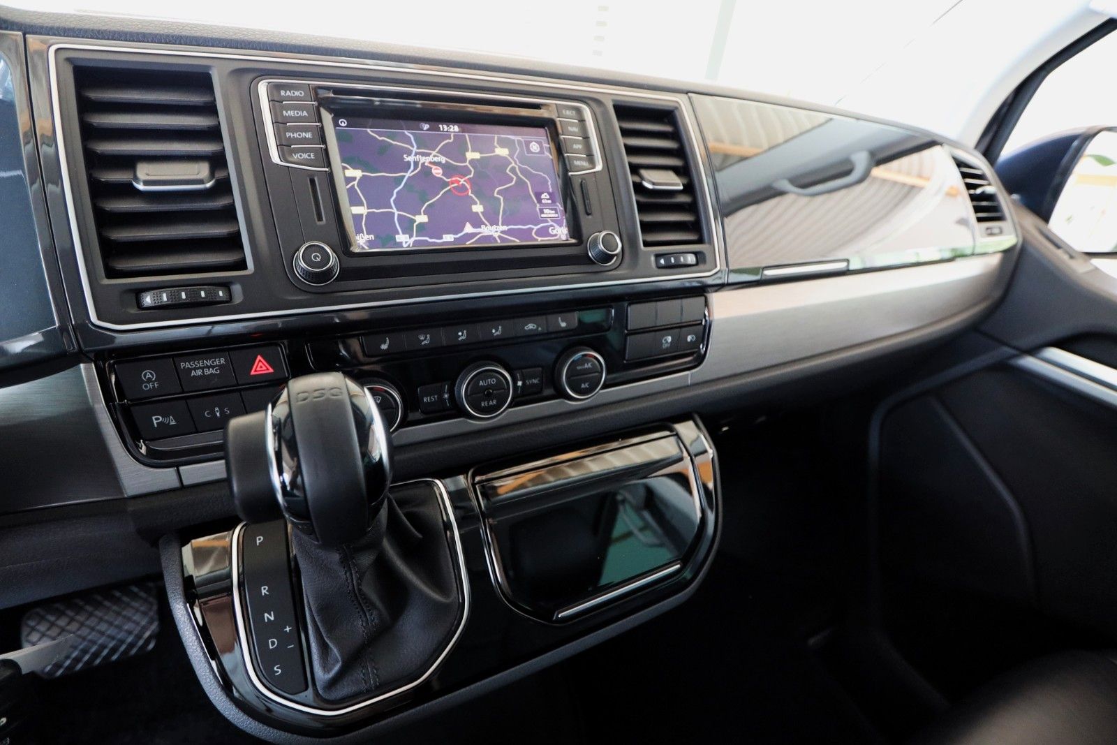 Volkswagen T6 Multivan 2.0 TSI Comfortline lang AHK STHZ foto 24
