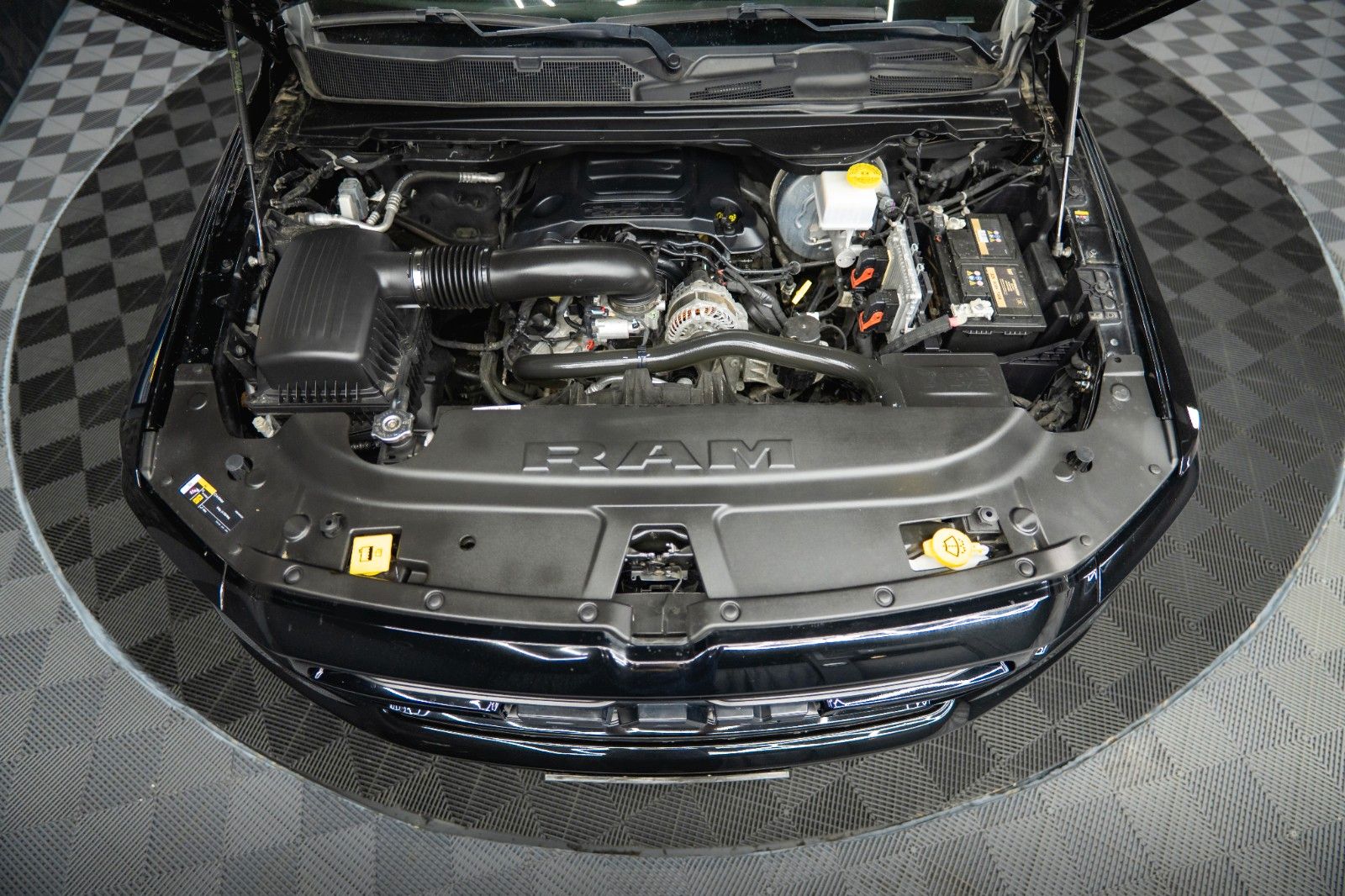 Fahrzeugabbildung Dodge RAM 5.7 V8 HEMI 4x4 NIGHT LARAMIE *Pano*22 Zoll*
