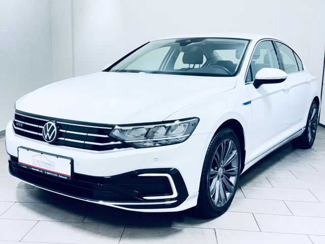 Volkswagen Passat Lim. GTE * 1.H * NAVI* R-KAM * ACC* 8xALU