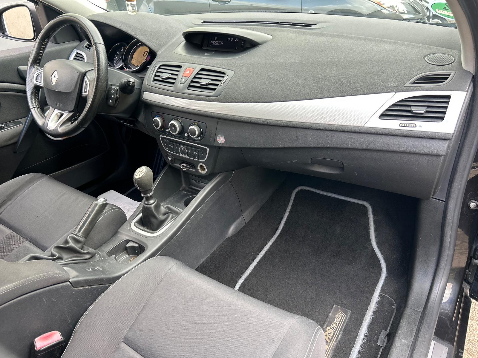 Renault Megane 2010 — photo 13