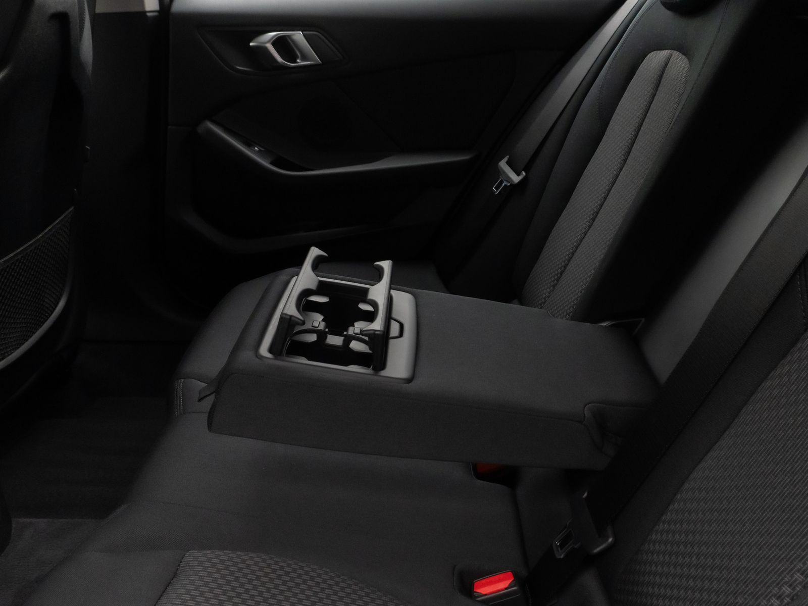 Fahrzeugabbildung BMW 118i DAB CockPitPr PDC Alarm Geschwindigkeitsreg