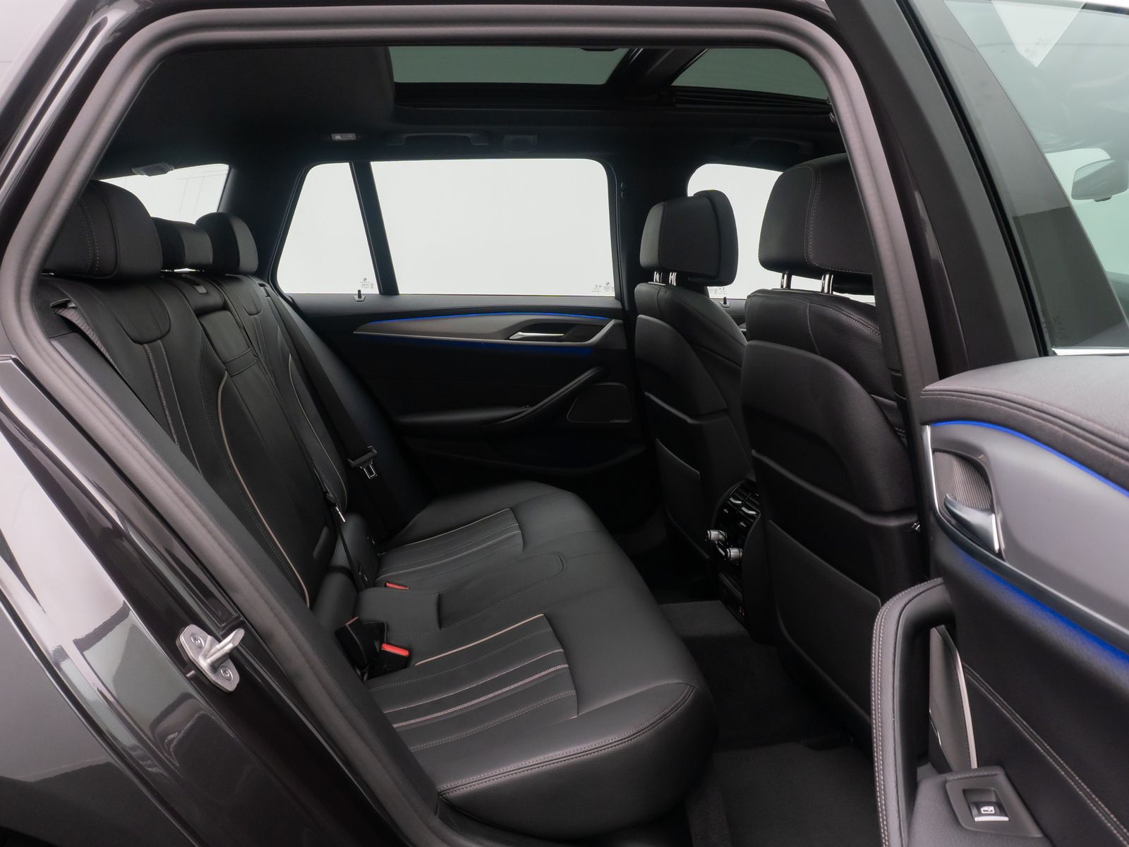 Fahrzeugabbildung BMW 540i xD LuxuryLine Panorama H/K DAB HUD Laser19"