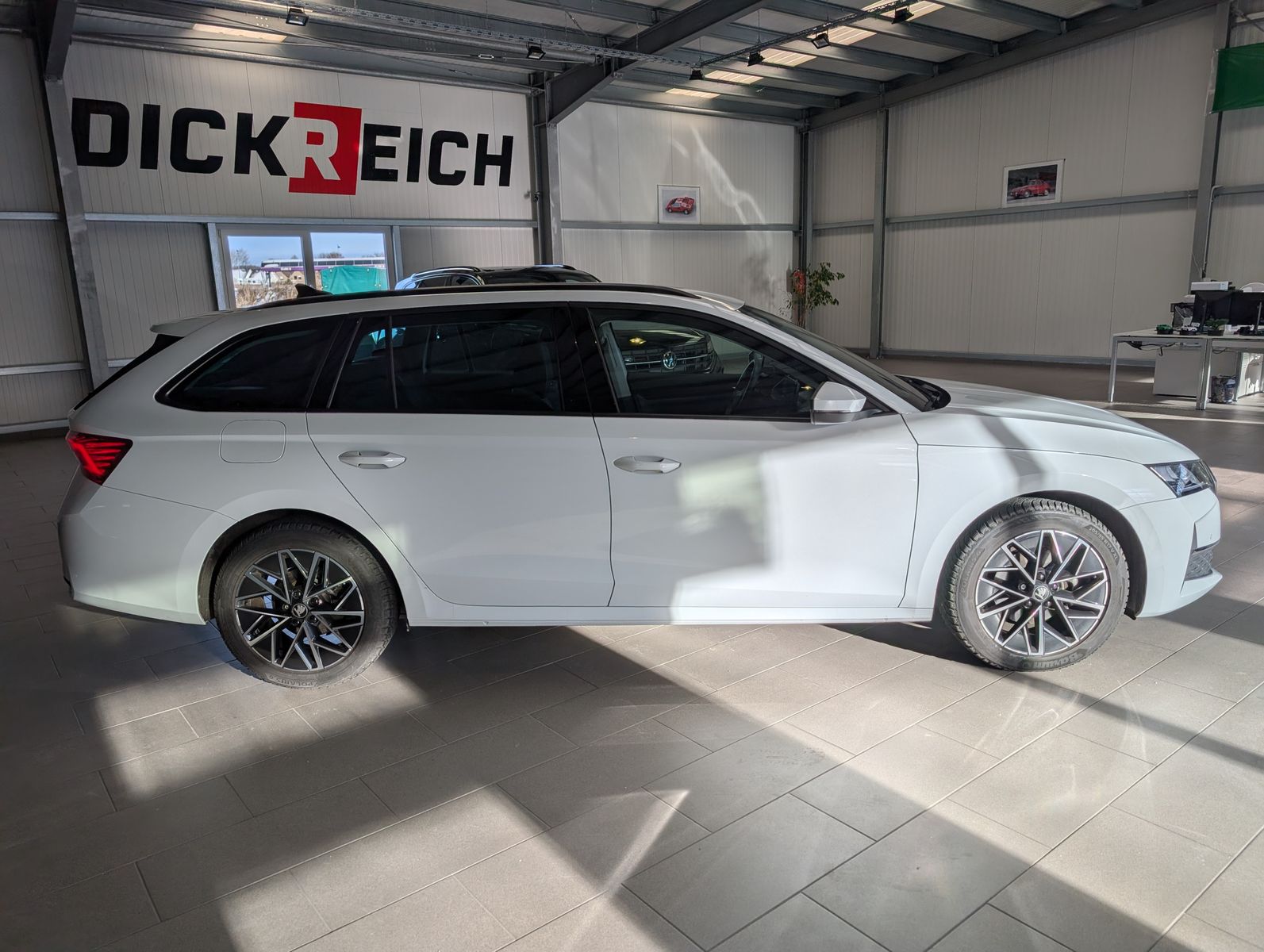 Fahrzeugabbildung SKODA Octavia 1.5 TSI mHEV DSG ACC Style-Paket AHK 17"