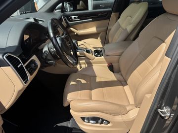 Porsche Cayenne - 4