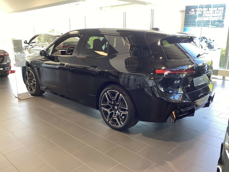 BMW iX
