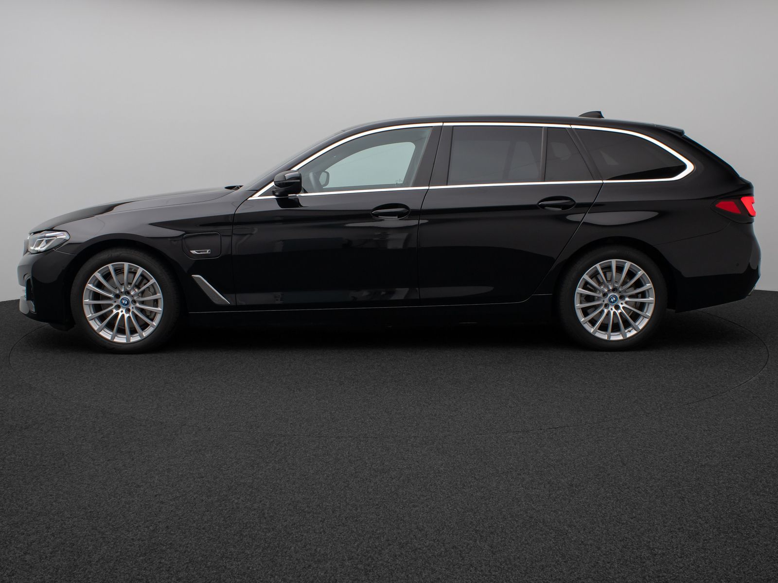 Fahrzeugabbildung BMW 530e HUD Laser DAB Kamera H/K AHK Alarm Sport