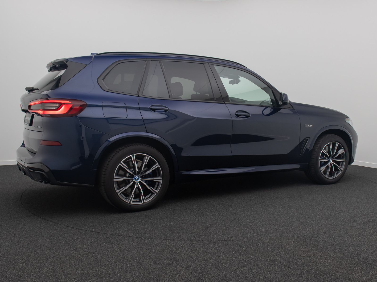 Fahrzeugabbildung BMW X5 xD45e MSport HUD H/K 360°Laser DAB Individual