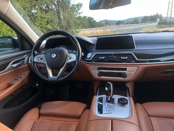 BMW 750 - 11