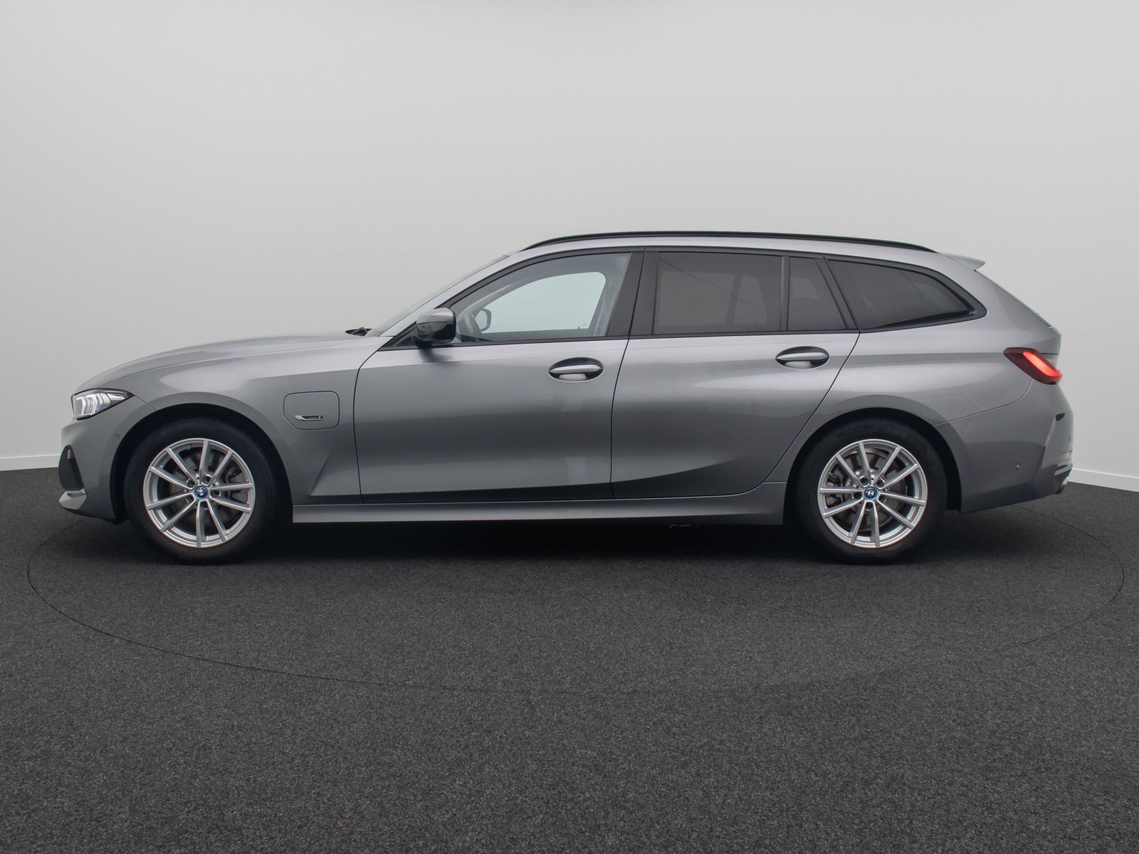 Fahrzeugabbildung BMW 330e Stop&Go Kamera DAB Komfort Leder Sport