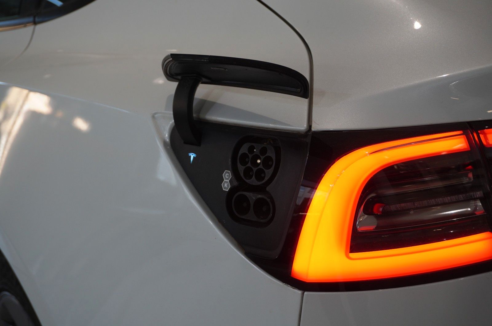 Fahrzeugabbildung Tesla Model 3 Standard Range Plus NAVI/KAMERA/SH/WÄRME