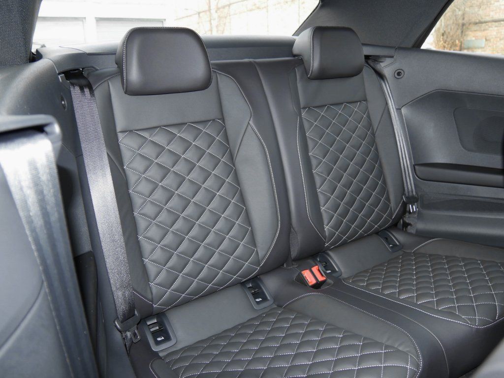 Fahrzeugabbildung Volkswagen T-Roc Cabriolet R-Line 1.5 TSI DSG AHK Navi