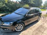 Volkswagen Passat B7 Highline Leder Pano A... - Volkswagen Passat aus 2011: Kombi, Highline