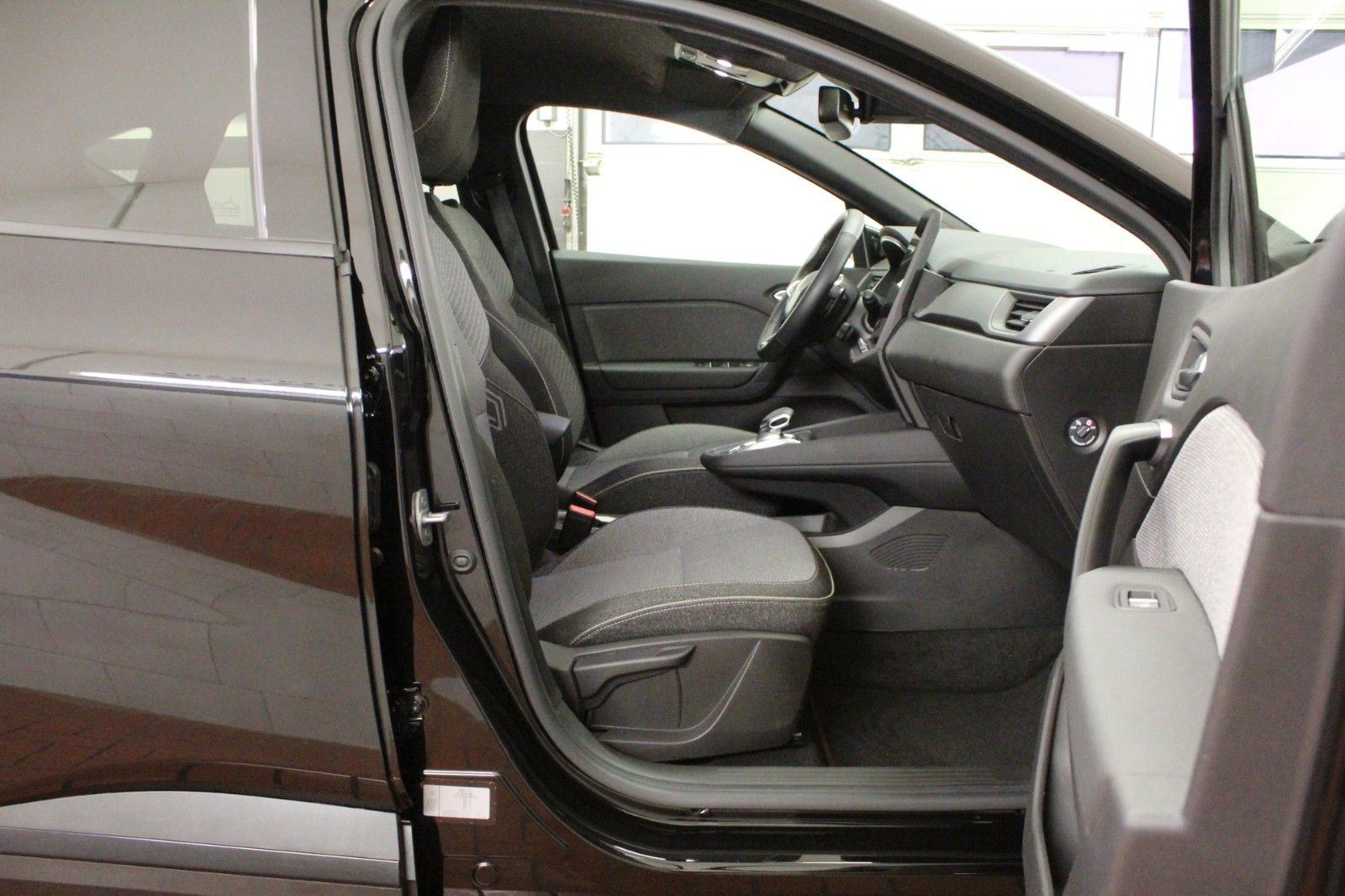 Fahrzeugabbildung Renault Captur Mild Hybrid 160 EDC Techno *Ganzjahresrei